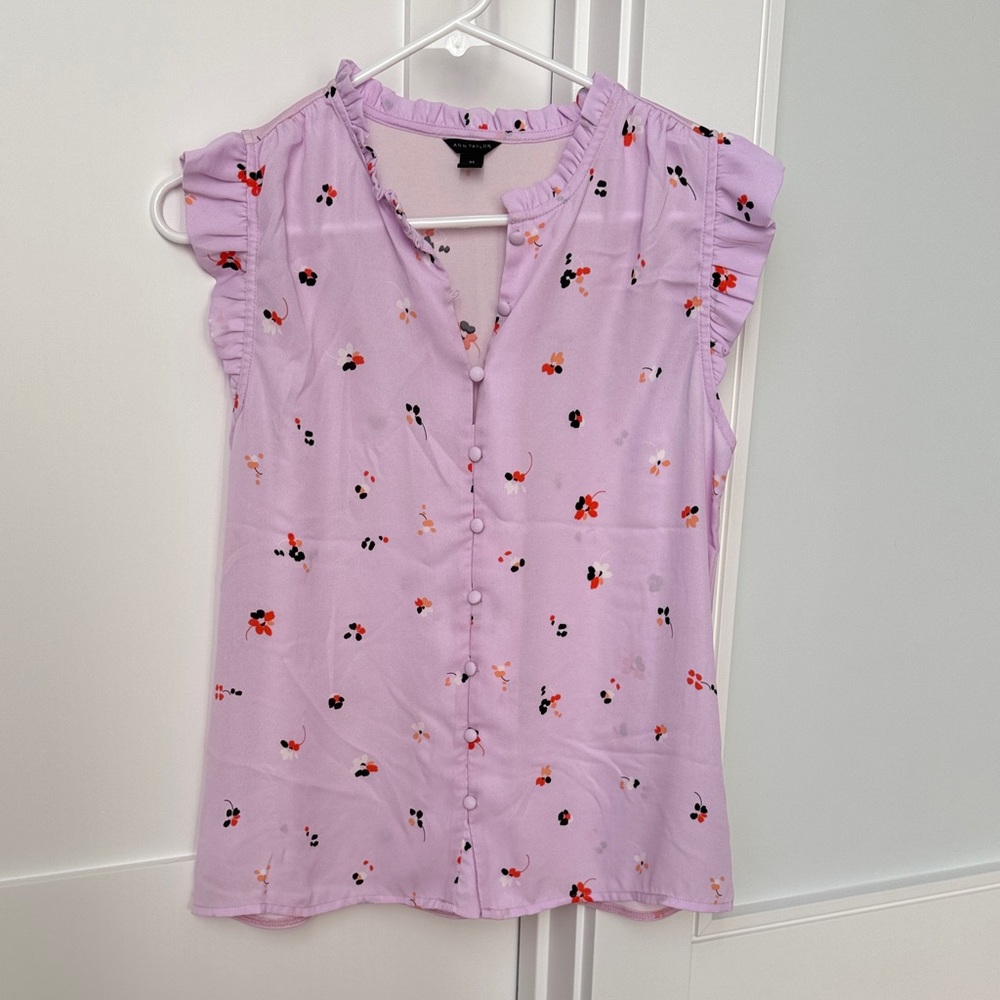 Ann Taylor Lavender Purple Floral Women's Blouse with Detailed Buttons